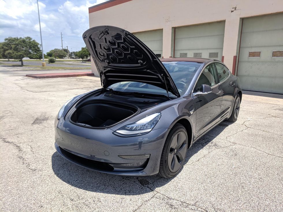 Tesla foto 10