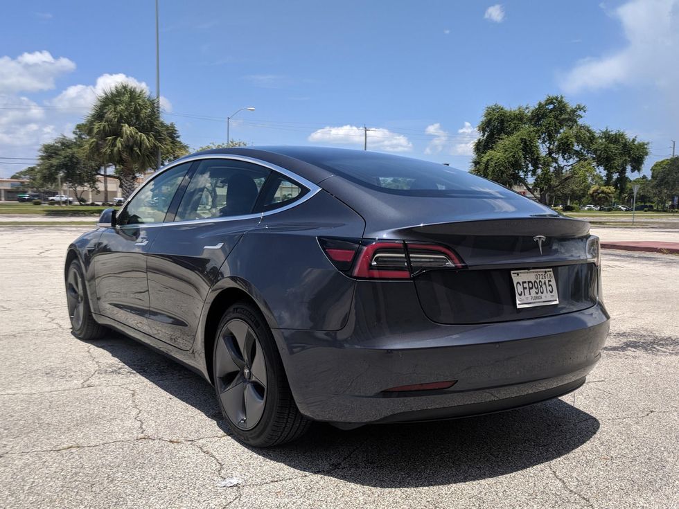 Tesla foto 3