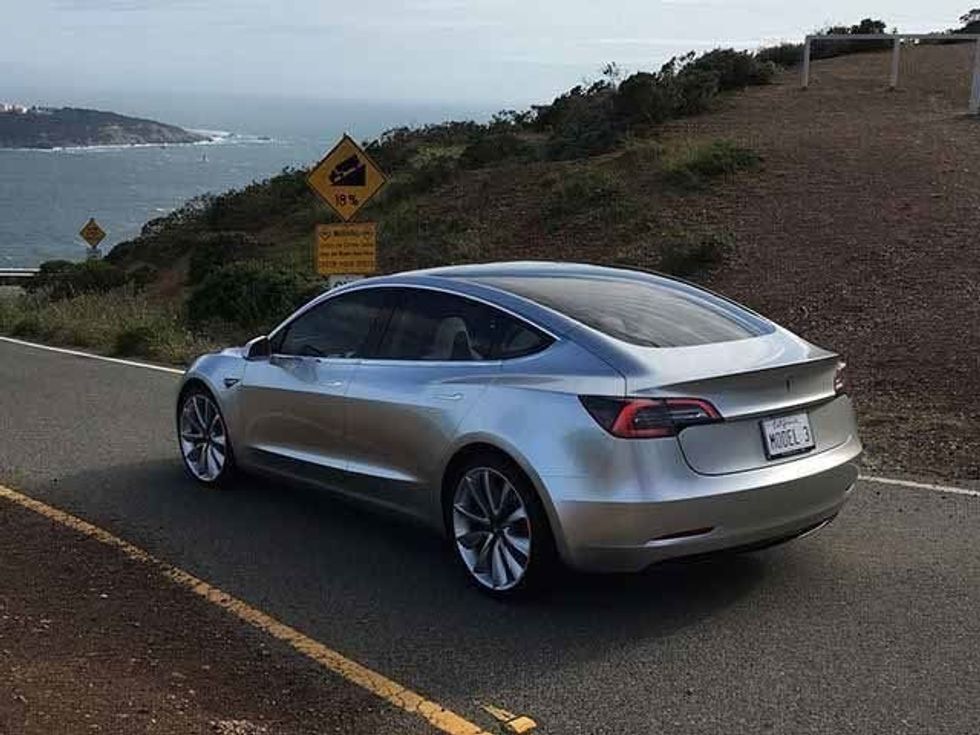 Tesla foto 5