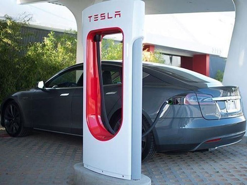 Tesla largon nga prodhimi Model 3 qe e ka çmimin me te lire foto 6