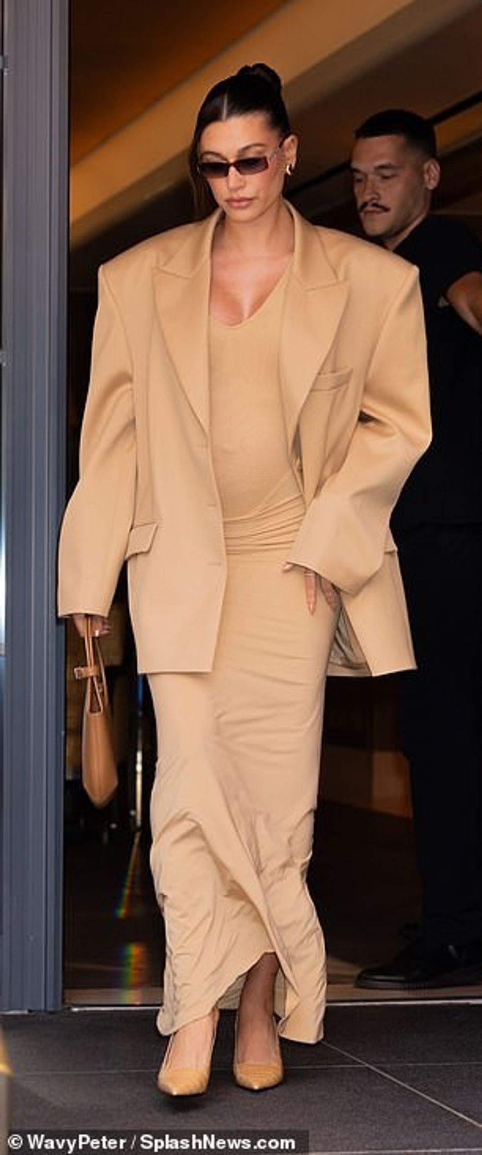 The 27-year-old expectant mom was clad in a tan-hued maxi dress and matching boxy blazer