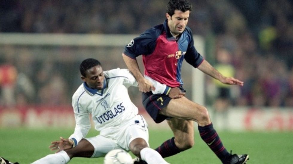 tifoz euml t e barcelon euml s protestojn euml p euml r tradhtarin figo hd