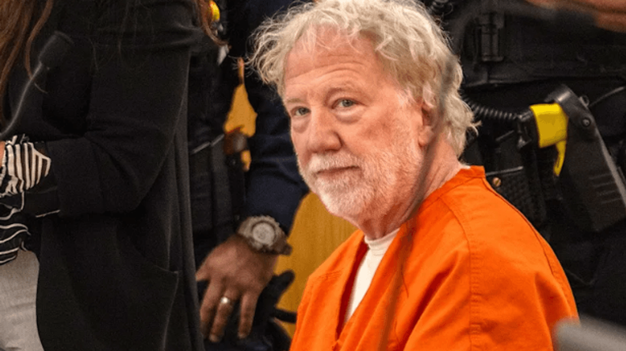 Aktori Timothy Busfield lirohet nga burgu