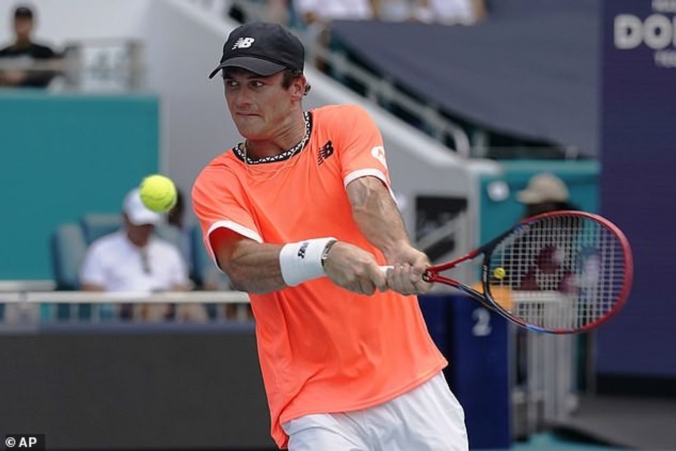 Tommy Paul i Amerikës (në foto) mori setin e parë të Murray para se skocezi të mblidhej vonë.