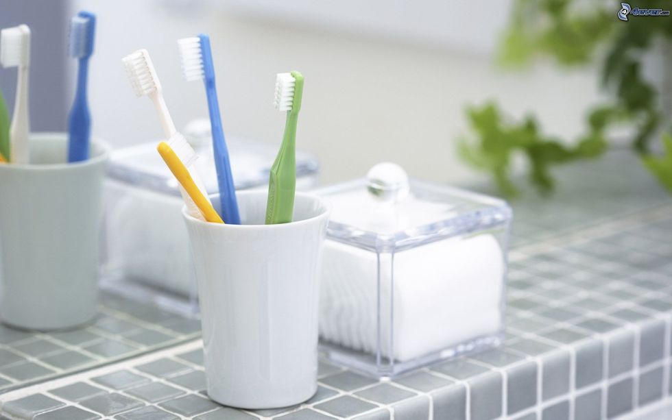 toothbrush bathroom sink 590km102010