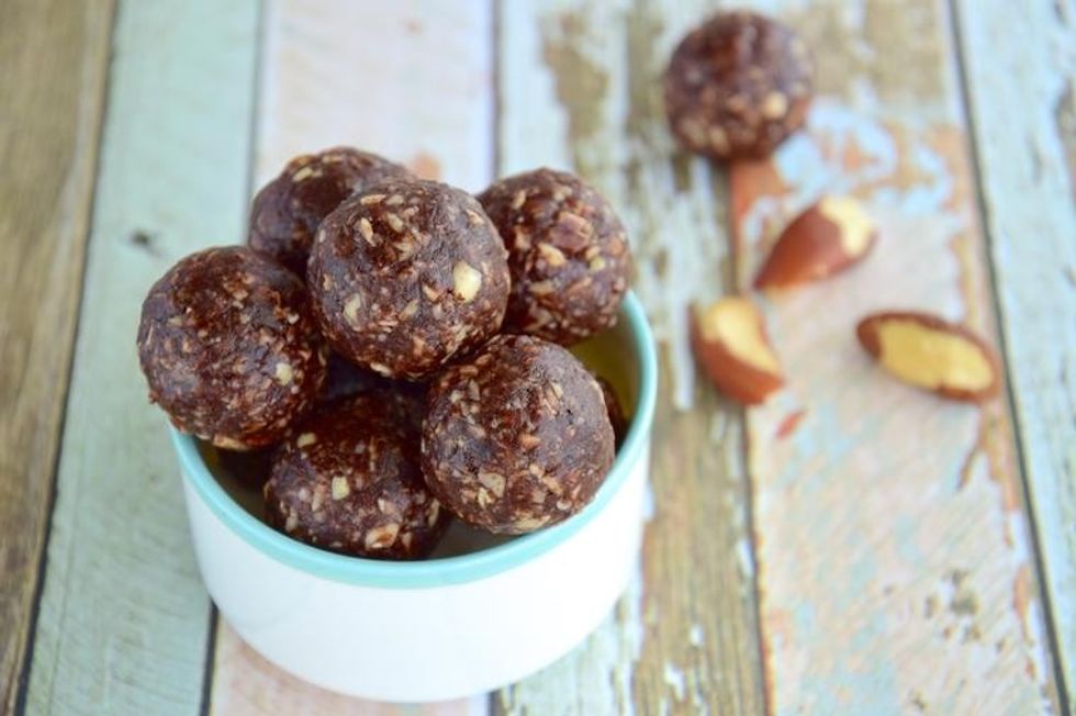 Toptha çokollate nga kikiriku dhe bajamet për adhuruesit e ushqimit të presuar