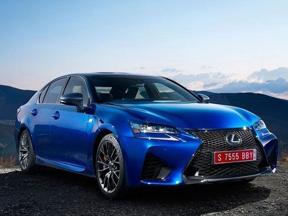 Toyota Crown i ri modeli qe do te konkurroje me Lexus ES foto 3