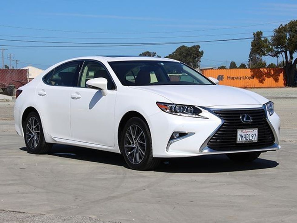 Toyota Crown i ri modeli qe do te konkurroje me Lexus ES foto 6