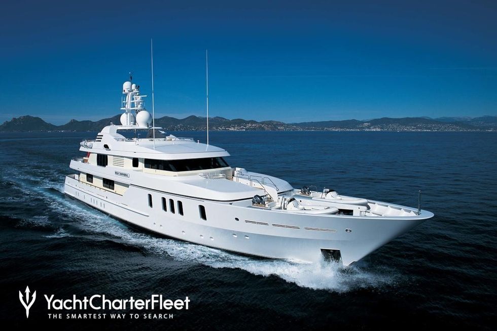 TROYANDA-front-view-34