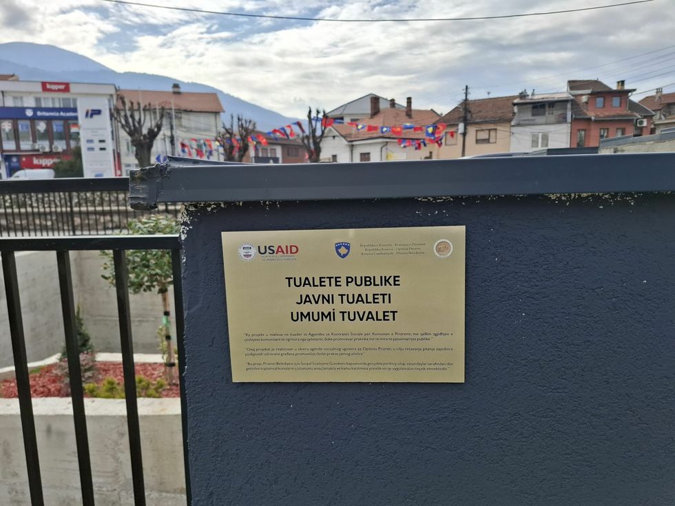 tualete publike prizren logo scaled