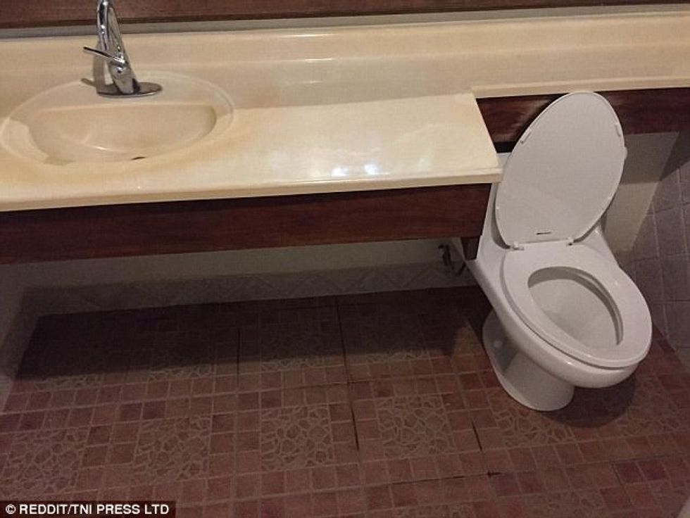 Tualetet më të pazakonta në të cilat kurrë nuk do donit të hynit foto 10