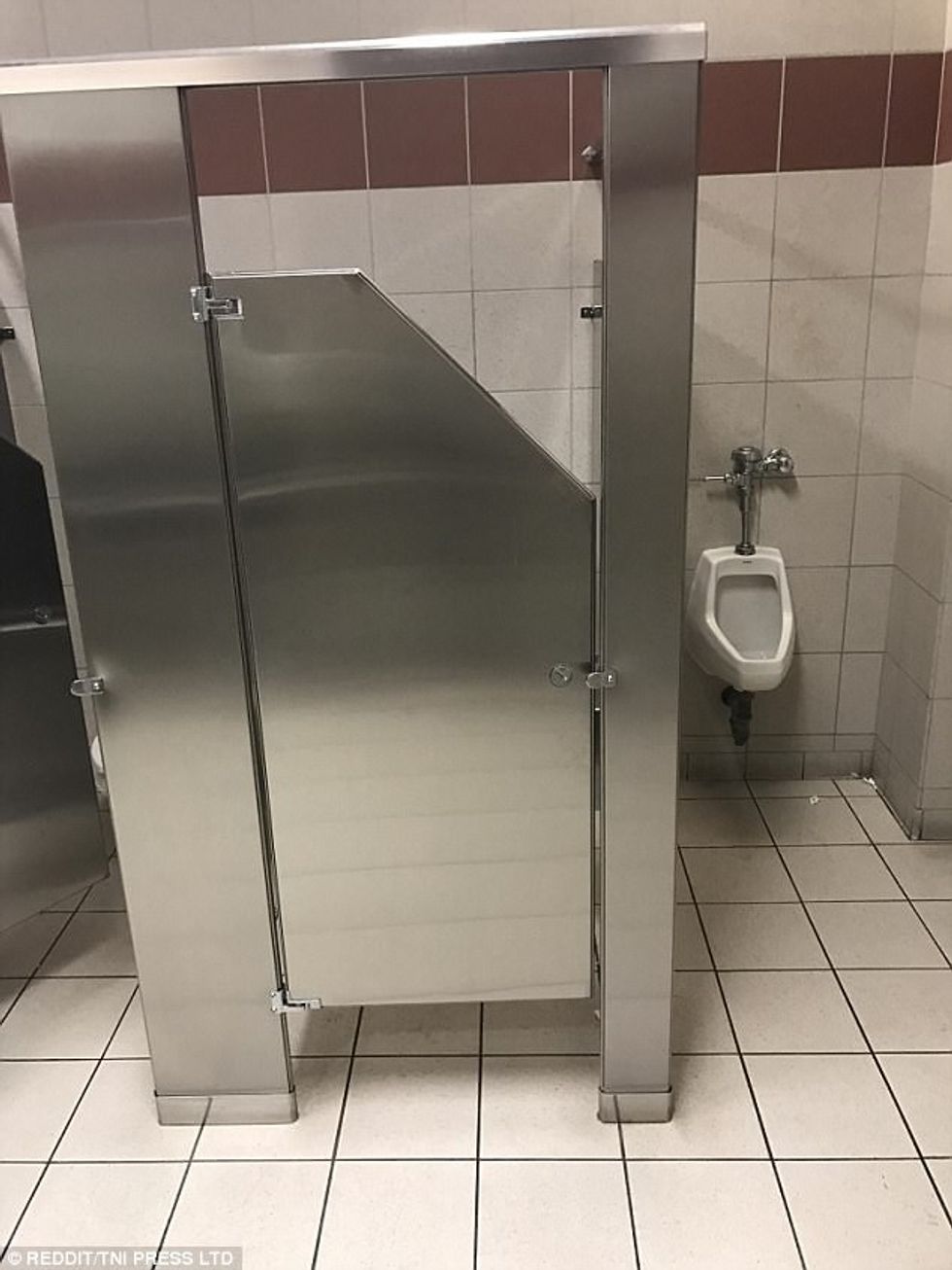 Tualetet më të pazakonta në të cilat kurrë nuk do donit të hynit foto 8