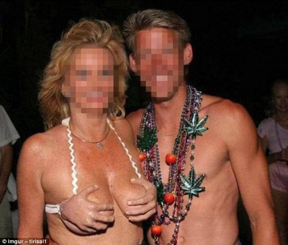 Turistët me kostumet më të çuditshme për plazh foto 2