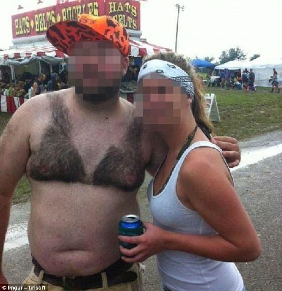 Turistët me kostumet më të çuditshme për plazh foto 7