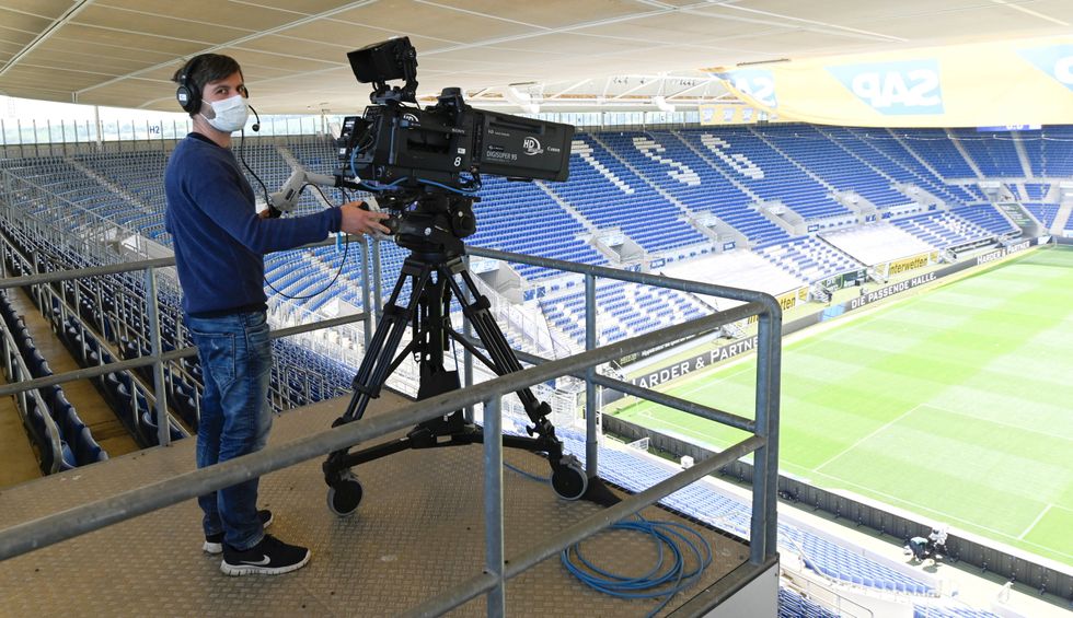 TV, present at the return to the Bundesliga (REUTERS)