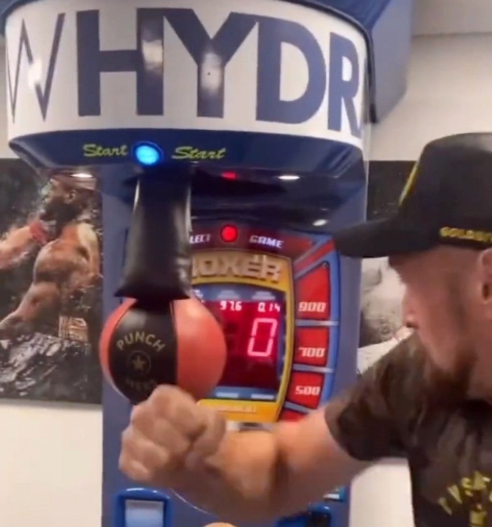 Tyson Fury mori një makinë të ngjashme muajin e kaluar