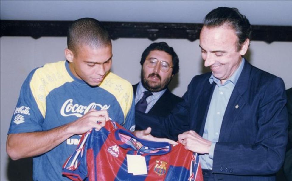 U desh të vishej si kamerier.