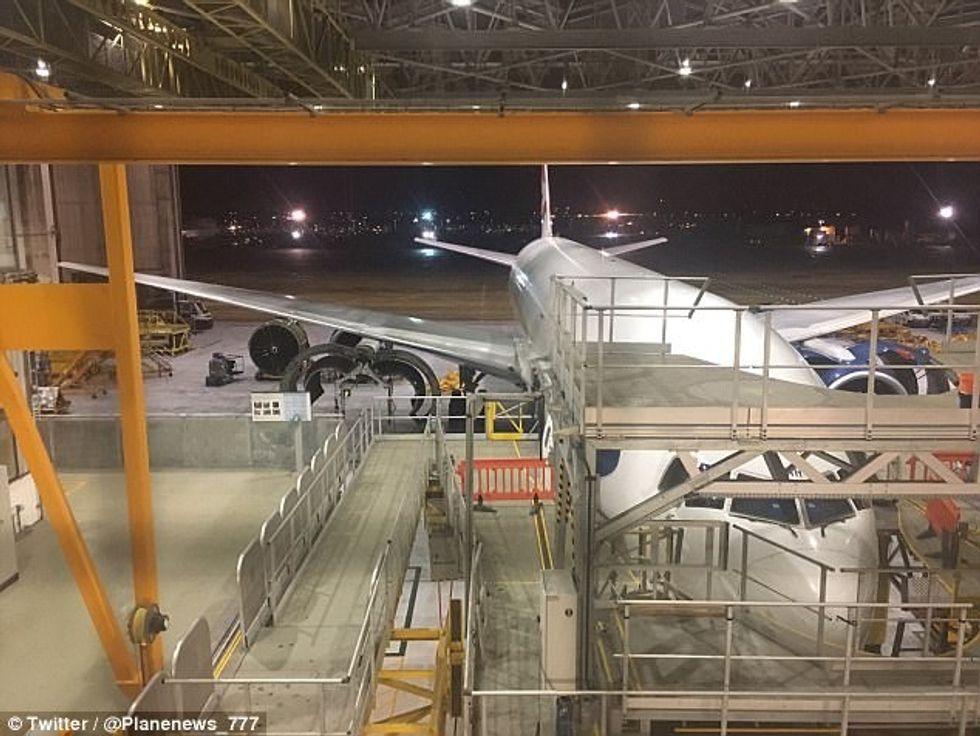 Udhëtimi nga Londra në Greqi zgjati 33 orë dhe katër aeroplanë njeri prej tyre u perfshi nga flaka foto 2