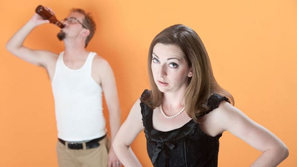 unhappy-couple-drinking