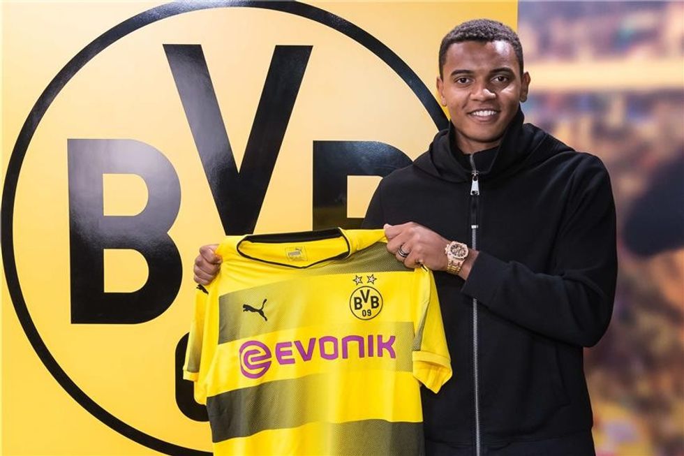 Unterschreibt beim BVB bis 2022 Manuel Akanji 1248031