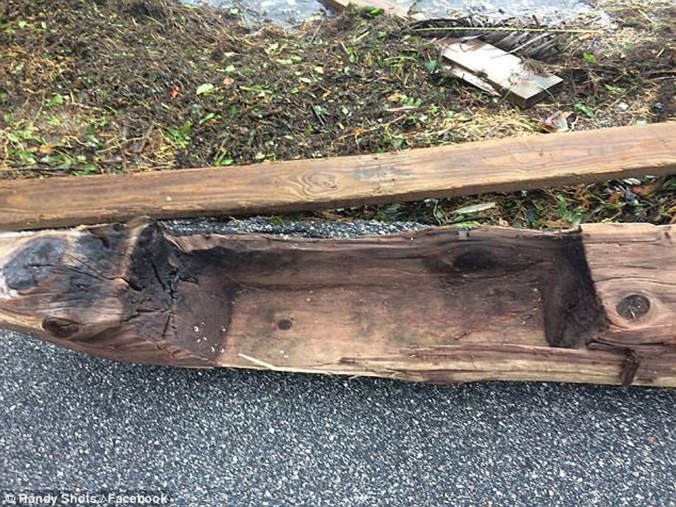 Uragani ka nxjerrë në breg një barkë qe besohet se eshte disa shekuj e lashte foto 3