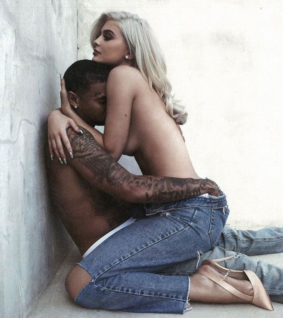 “Urime ditëlindjen zemër”, shkruan në përshkrimin e kësaj fotografie.