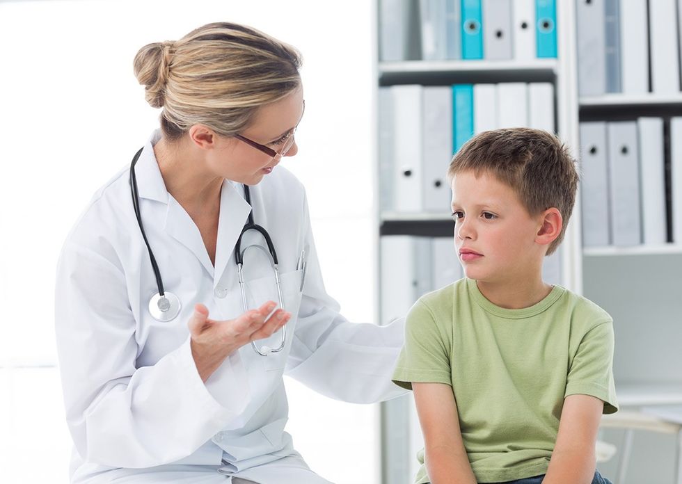 urologist explaining urology patient 74567