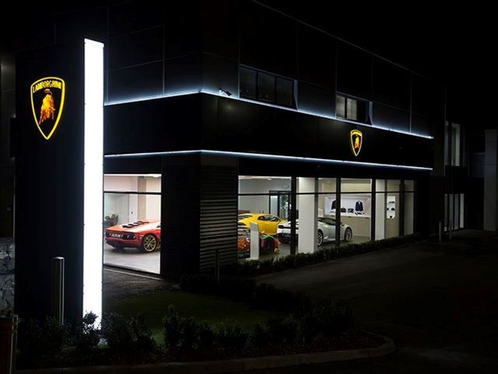 Urus i ri nga Lamborghini do te jete i pershtatur per familjare dhe gra beqare foto 6