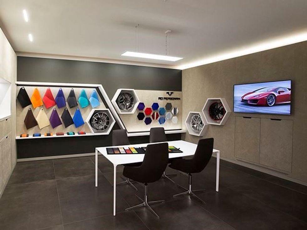 Urus i ri nga Lamborghini do te jete i pershtatur per familjare dhe gra beqare foto 7