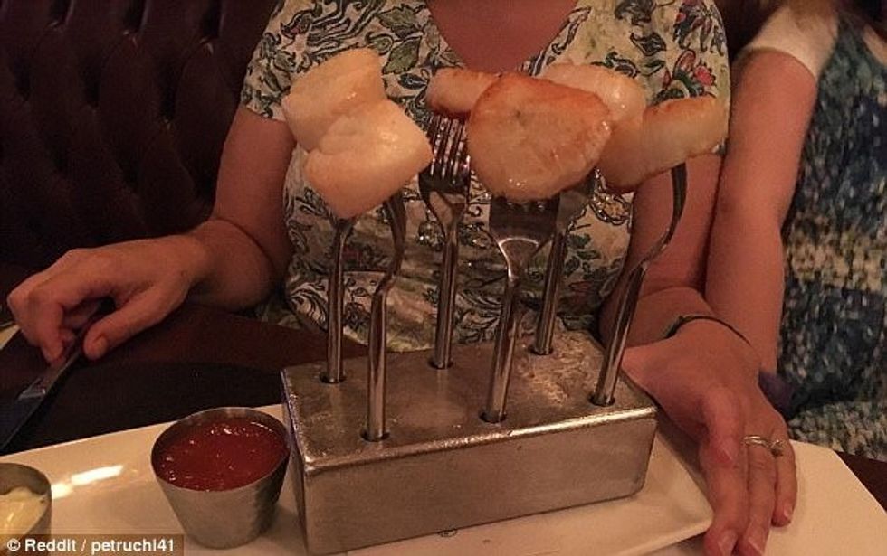 Ushqimet e servuara në çfarëdo tjetër pos ne pjatat e zakonshme foto 8