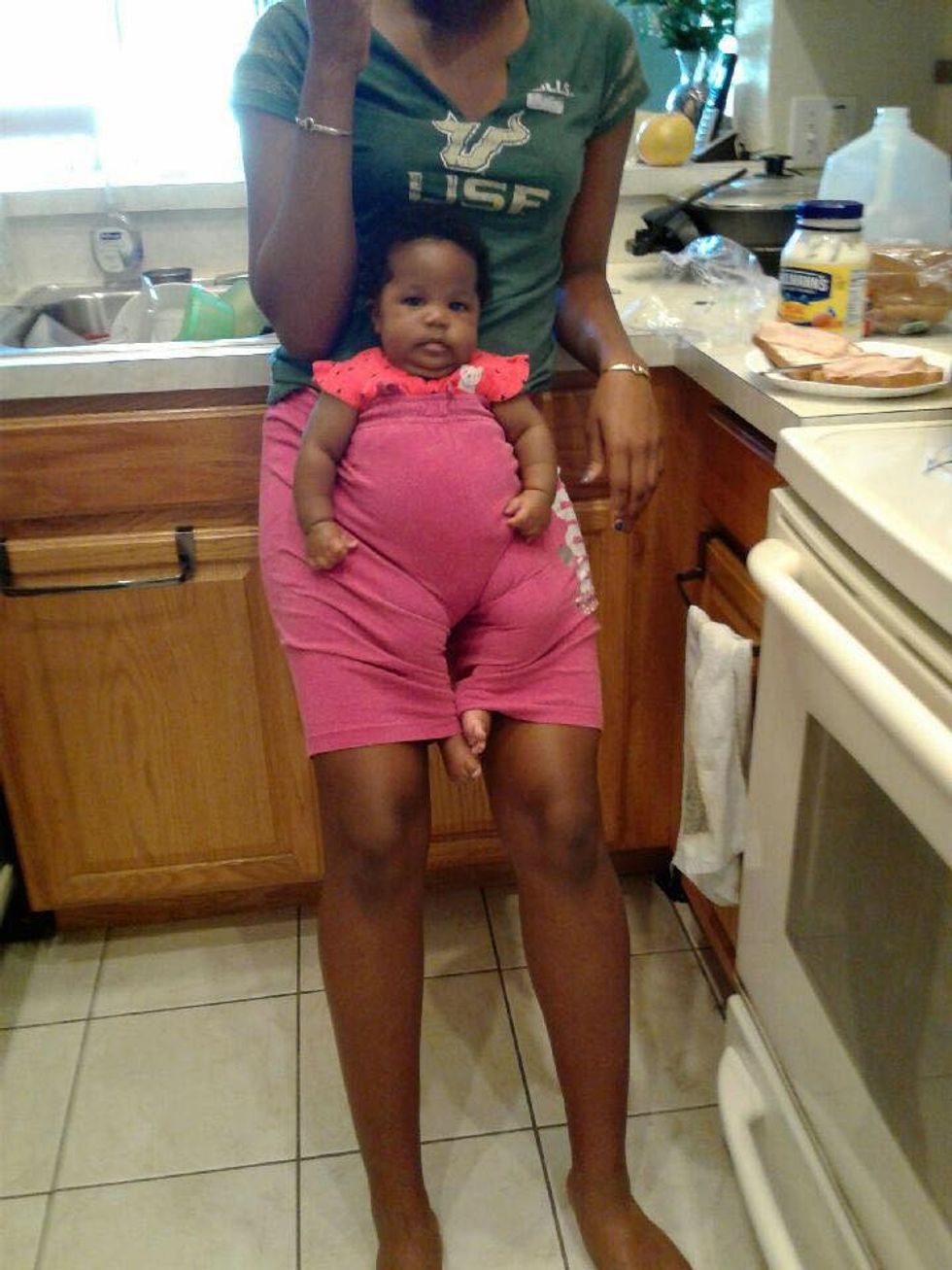 Vajzën për të cilën kujdesej e futi në pantallona qe te pergatite ushqim e pa penguar foto 3