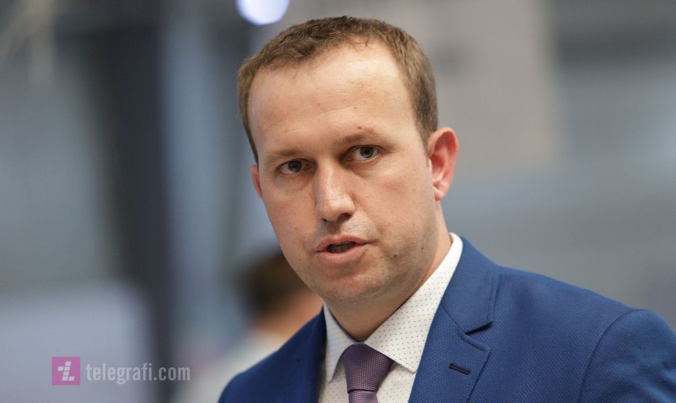 Valmir Elezi konference ne QNR zgjedhjet lokale 2021 foto Ridvan Slivova 7 e1702481713666