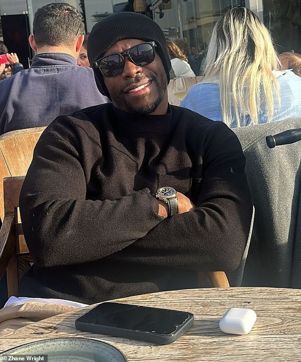 Vendndodhja e mashtruesit të futbollit Medi Abalimba nuk dihej që nga lirimi i tij nga burgu. Por MailOnline mund të zbulojë se ai është parë jashtë një hoteli të mrekullueshëm Mayfair dhe duke bërë udhëtime në Spanjë (Foto: Abalimba në Malaga në janar)