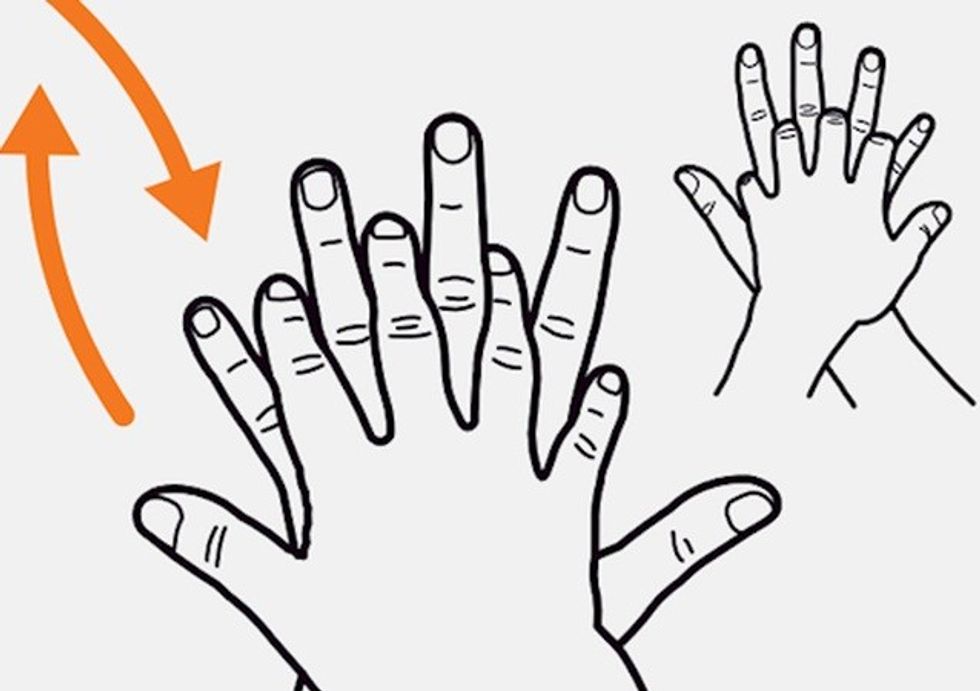 Vendoseni njërën dorë në kurrizin e tjetrës