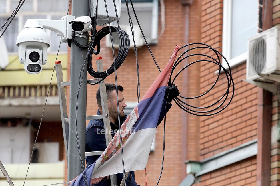 Vendosja e kamerave ne pjeset publike Mitrovica Veriore foto Ridvan Slivova 12 1