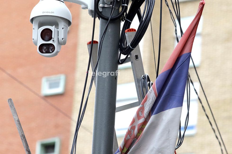 Vendosja e kamerave ne pjeset publike Mitrovica Veriore foto Ridvan Slivova 18