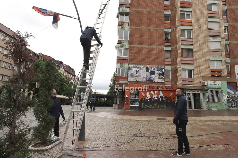 Vendosja e kamerave ne pjeset publike Mitrovica Veriore foto Ridvan Slivova 25