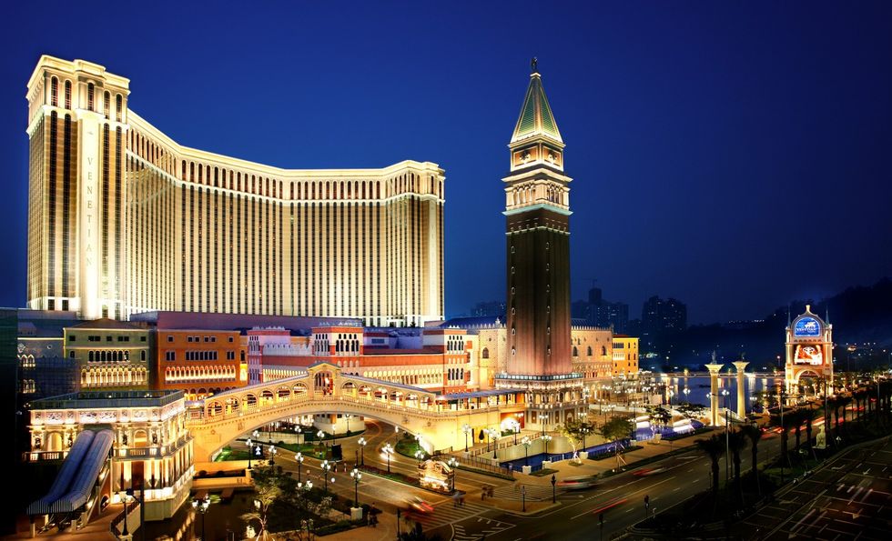 Venetian-Macao-exterior-night-