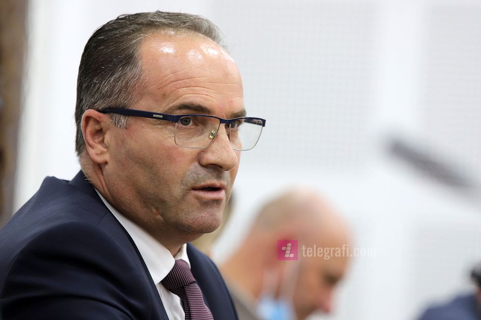 Vesel Krasniqi raporton ne komisionin per Ekonomi Punesim Tregti Industri foto Ridvan Slivova 11