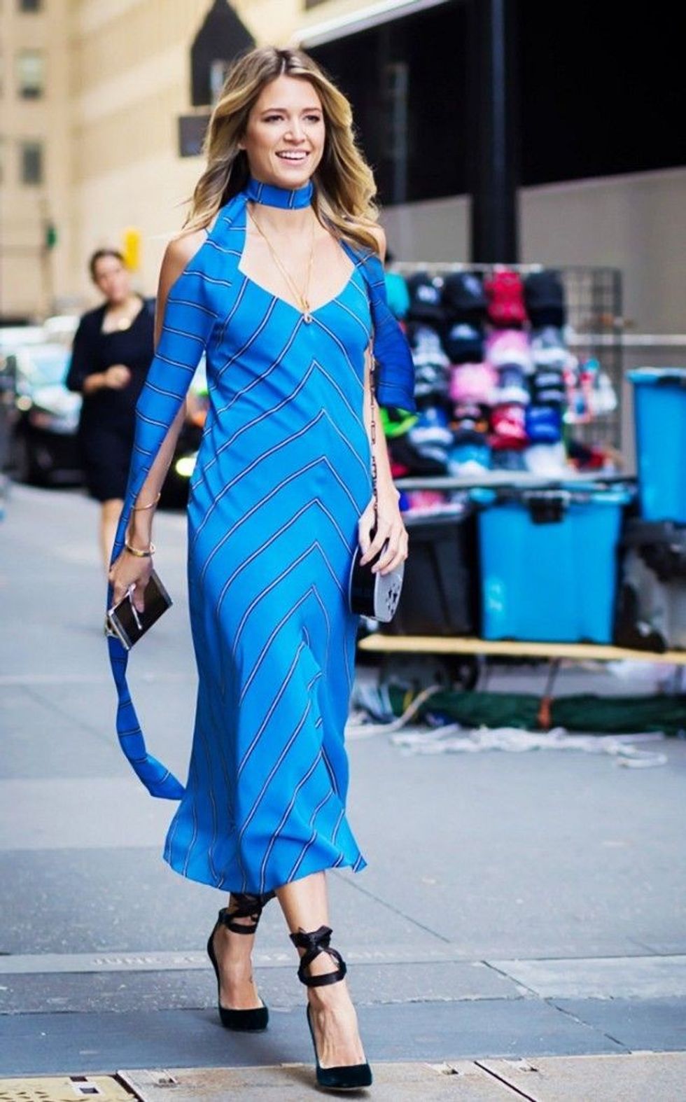 Veshje e përshtatshme për një festë pune apo familiare