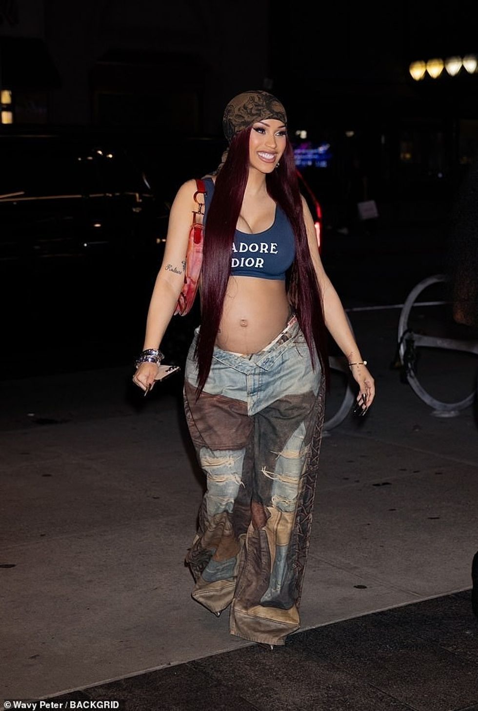 Vetëm një ditë pasi deklaroi për t'i dhënë fund martesës së saj gjashtëvjeçare, reperja 31-vjeçare, e cila është në pritje të fëmijës së saj të tretë me burrin e saj të larguar, u shfaq me humor të lartë teksa iu nënshtrua një terapie me pakicë në Diamond District të Nju Jorkut.