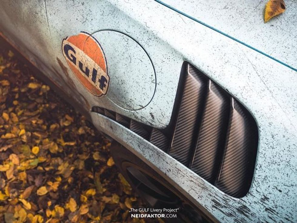 Vetura që kushton rreth 100 mijë euro lyhet qe te duket sikur eshte e ndryshkur foto 10