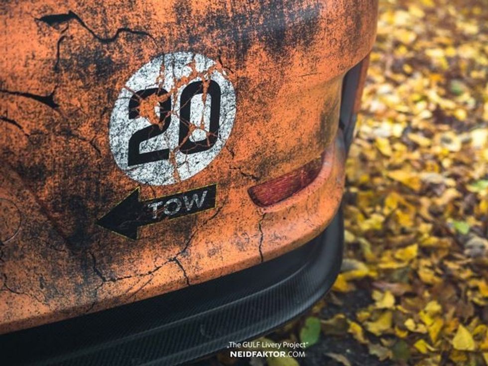 Vetura që kushton rreth 100 mijë euro lyhet qe te duket sikur eshte e ndryshkur foto 9