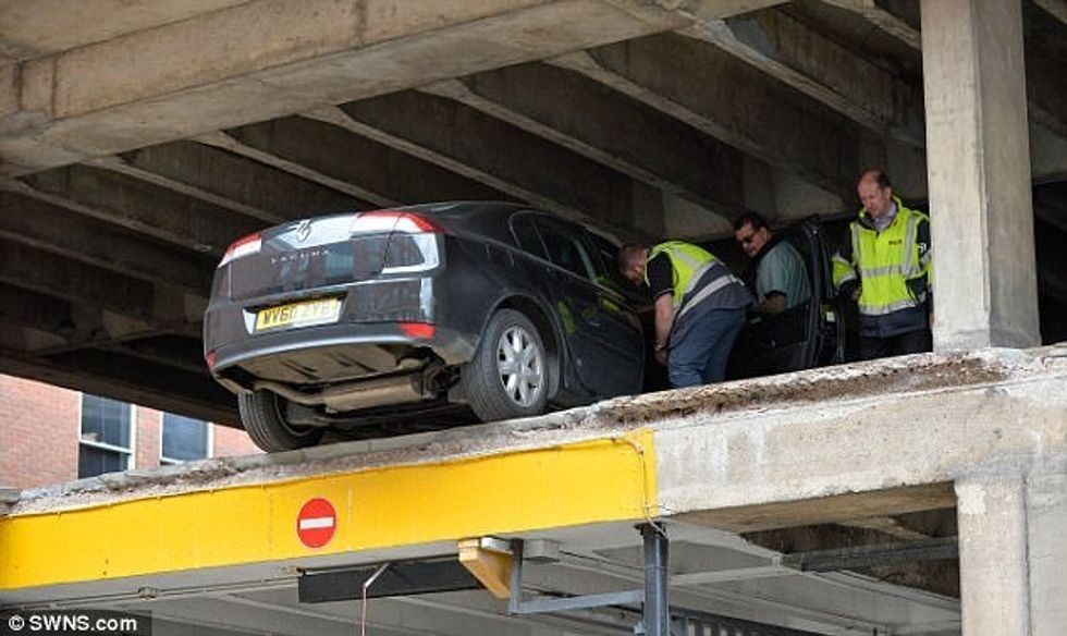 Veturat mbesin në mes të kateve shkaku i shembjes se nderteses per parkingje foto 3