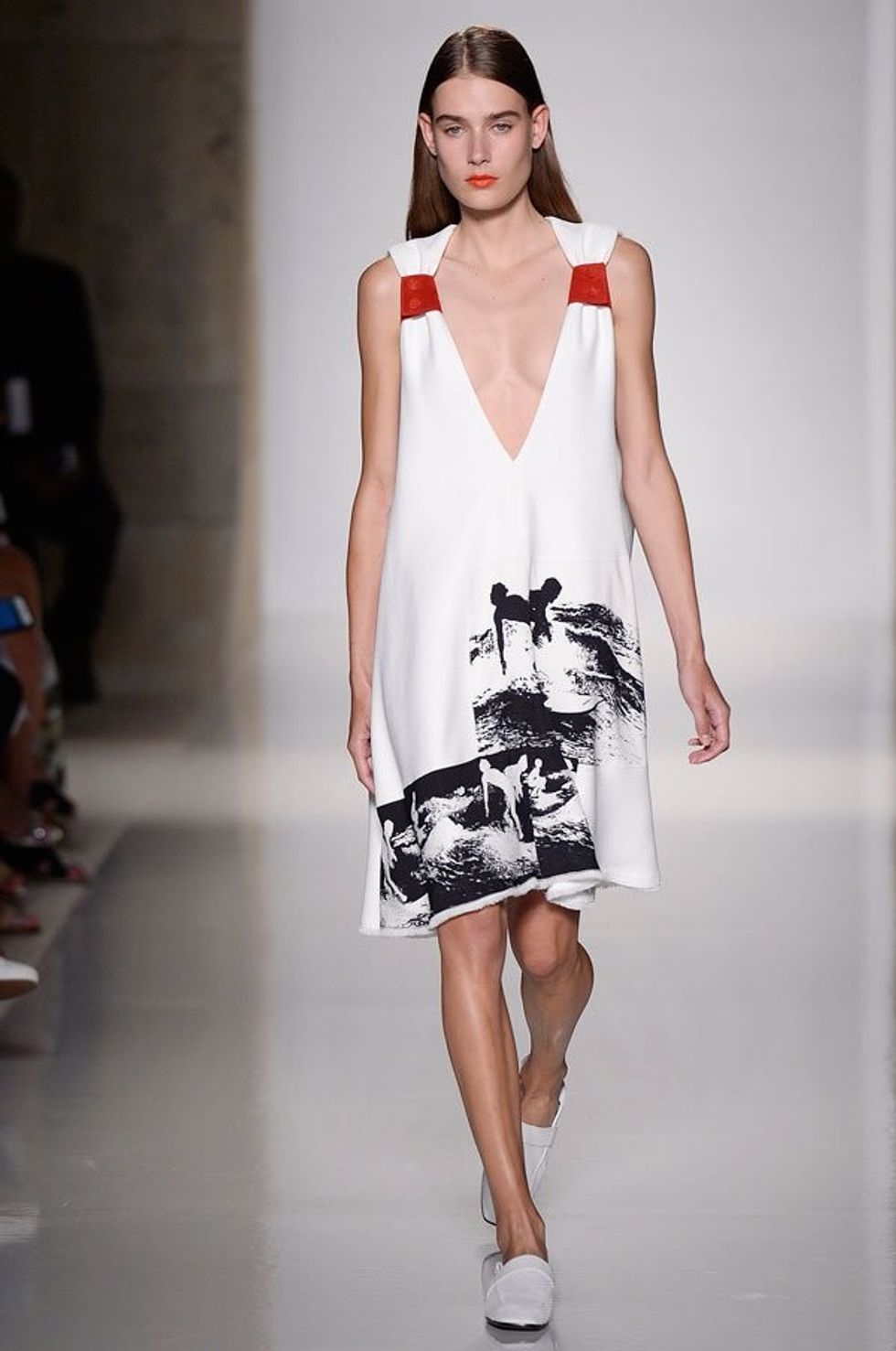 victoria beckham fashion show slammed skeleton models 02