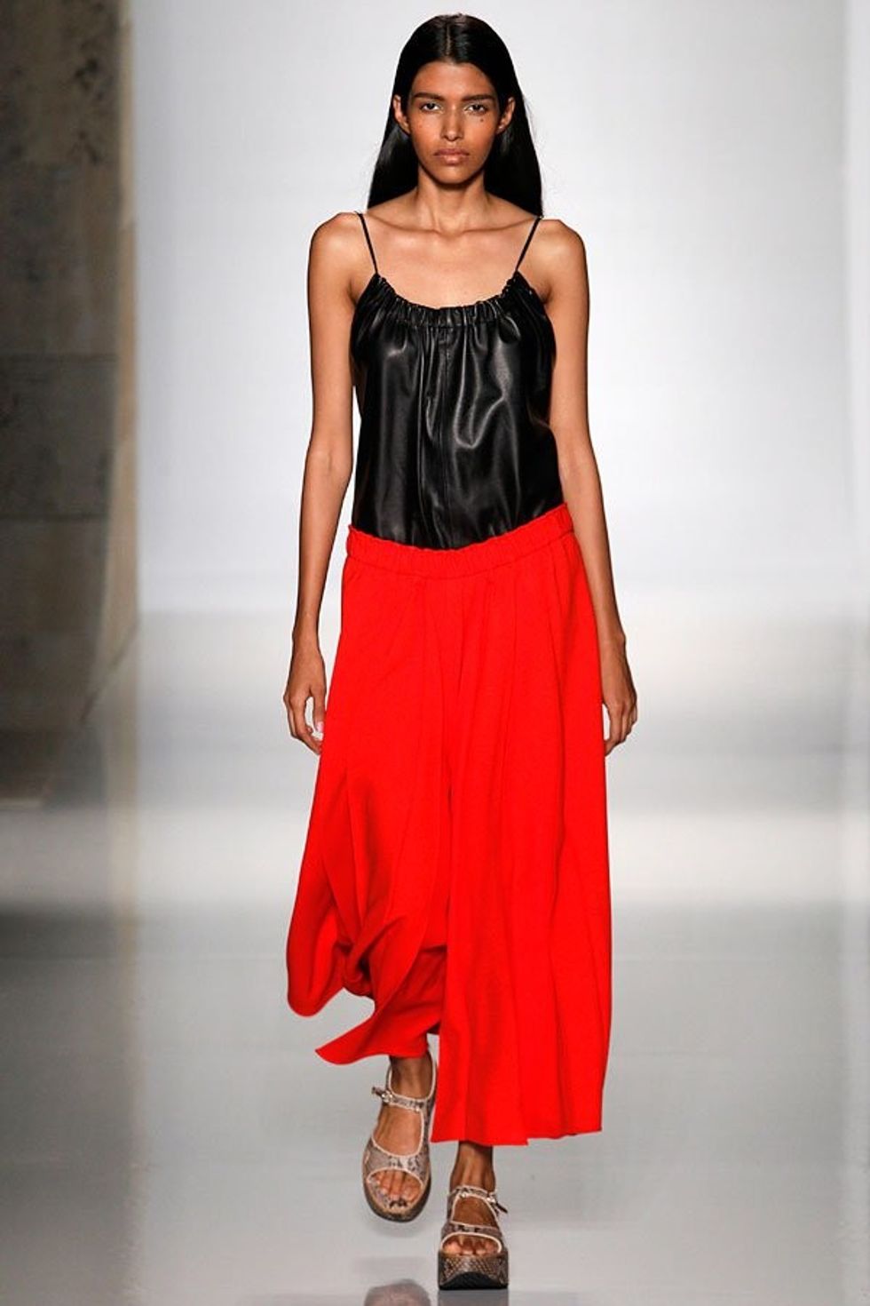 victoria beckham fashion show slammed skeleton models 04