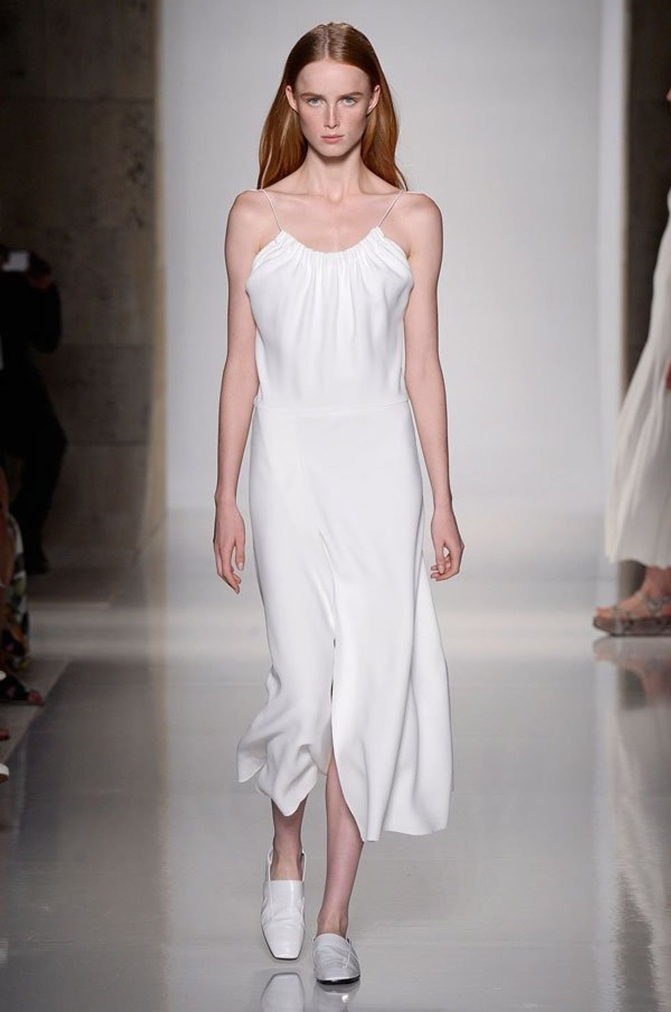 victoria beckham fashion show slammed skeleton models 06