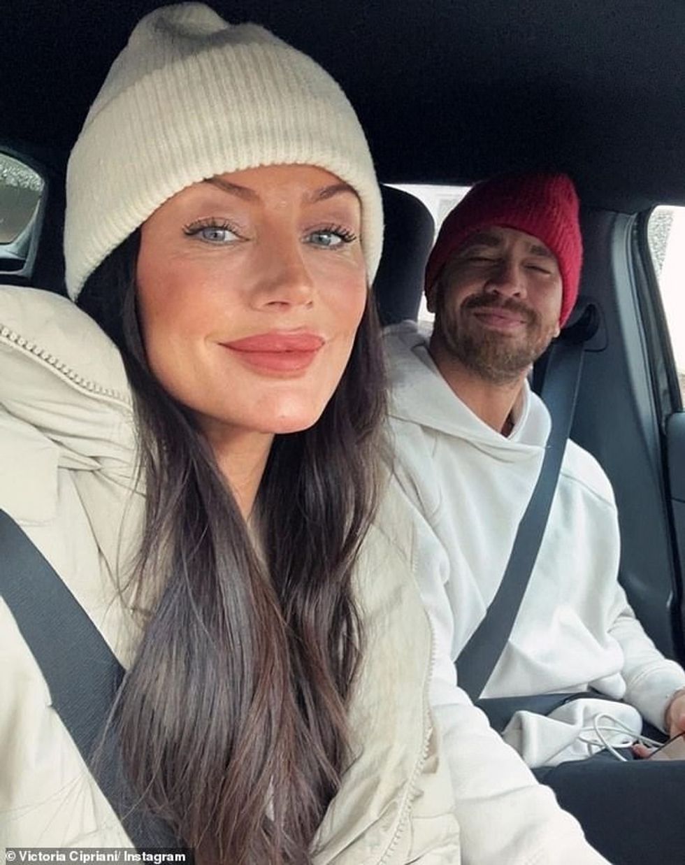 Victoria tha se Deni do të hante çokollatë me lidhëse me kërpudha dhe ajo nuk do ta dinte nëse ai ishte në to apo jo pasi ai 'do të funksiononte aq mirë'