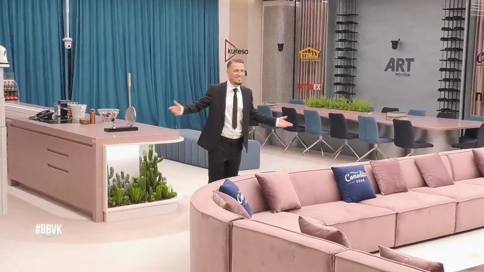 videoplayback.00 00 30 04.Still070