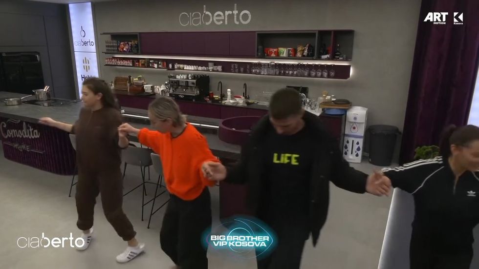 videoplayback.00 00 40 02.Still072